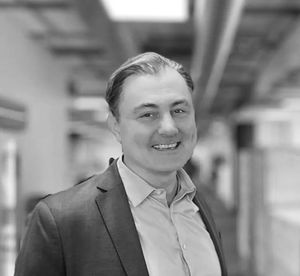 Dominik Marx Headshot